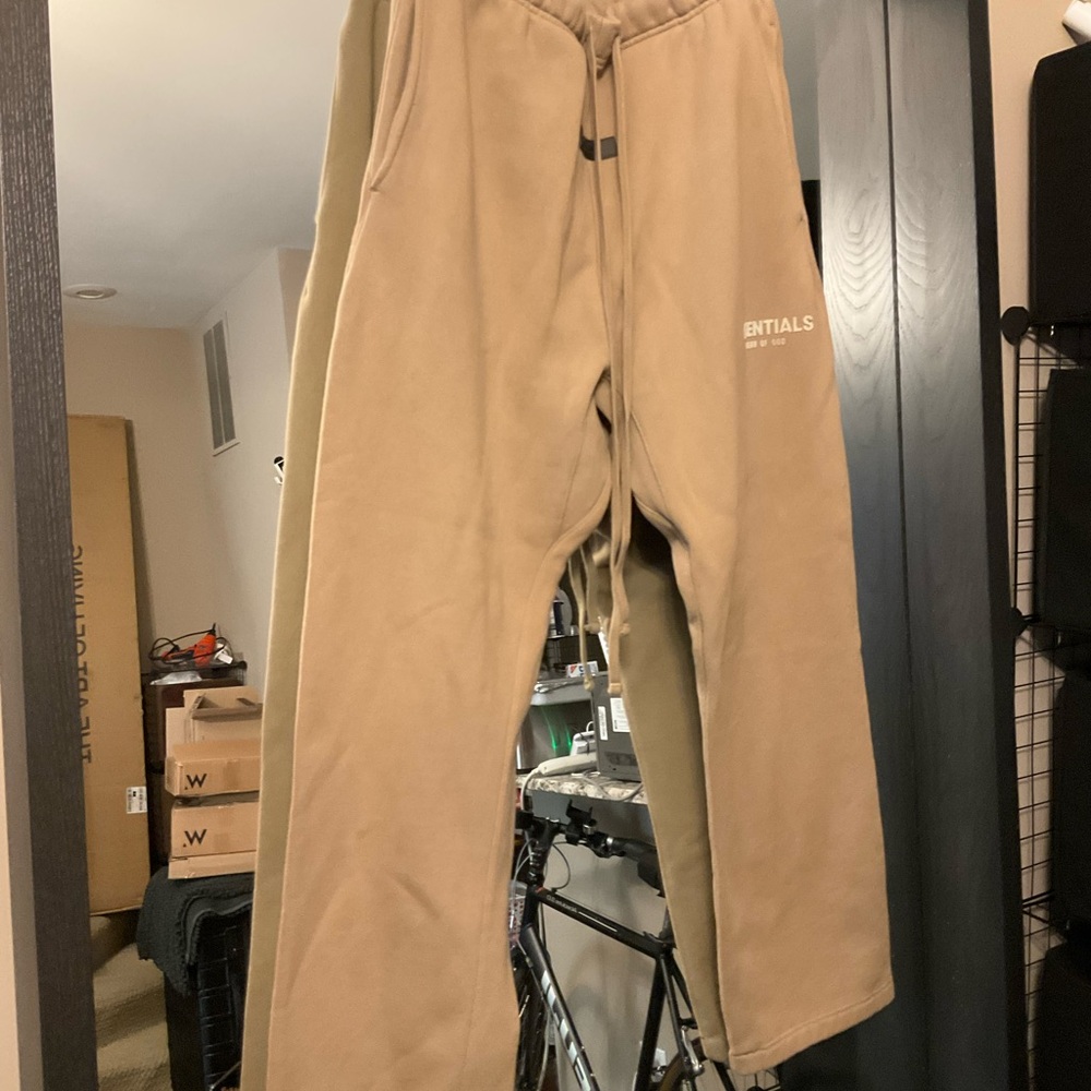 Fear of God Men’s Essentials Tan Sweatpants Medium Khaki